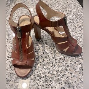 Adrienne Vittadini chunky heel sandal with zipper size 7M